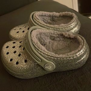 CROCS fuzzy lined interior / size 8 (toddler)
